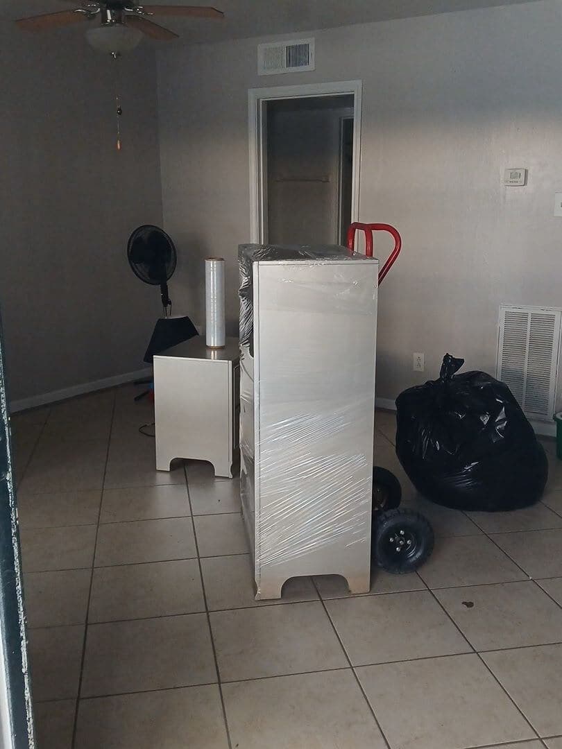 Apartment movers in Houston handling residential furniture and boxes